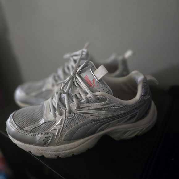 Puma Metallic Silver Running Shoes - Picture 1 of 2